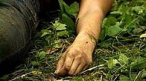 Молодой мужчина замертво упал на одной из кишиневских улиц