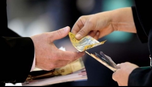 Сотрудника МВД подозревают в вымогании 1000 евро у гражданки Армении