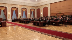 Первое заседание парламента началось с пламенных речей депутатов