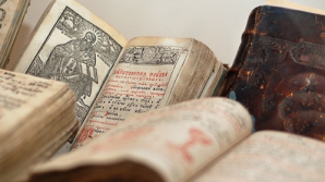 Национальный музей истории и археологии показал на книжной выставке в Кишиневе свои раритеты