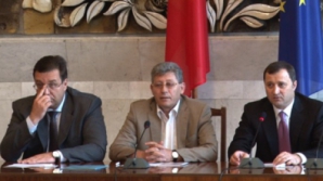 Эксперты: У правительства АЕИ больше провалов, нежели достижений