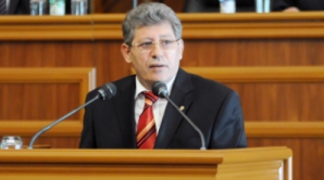 Гимпу: Все, кого назначают правительство и парламент, занимают политические посты