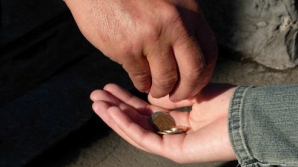 На улицах Оргеева брошенные родителями дети просят милостыню