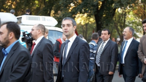 Делиу посвятил ПКРМ стихотворение: Опадают листья, уходят понемногу коммунисты