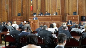 Коммунисты покинули пленарное заседание из-за отклонения предложения по референдуму