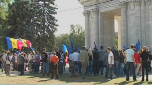 Оппоненты унионистов собрались на ПВНЦ: скандируют лозунги и обвиняют власти