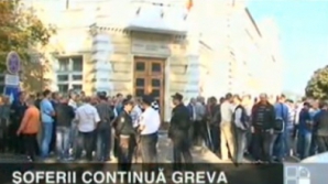 Водители столичных микроавтобусов продолжают забастовку