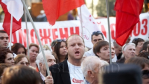 Коммунисты намерены протестами и перекрытием дорог добиться референдума