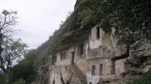 Скальный монастырь в Цыпово заново освящен после ремонта