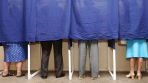 Избиратели в двух населенных пунктах страны ждут от мэра ремонта дорог и новых рабочих мест 