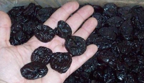 Сотрудники тюрьмы обнаружили в посылке заключенного чернослив с «дурманящей начинкой»