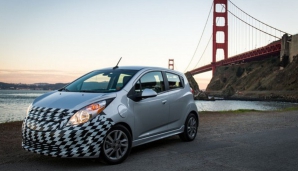 Электромобиль Chevy Spark EV, заряжающийся за 20 минут