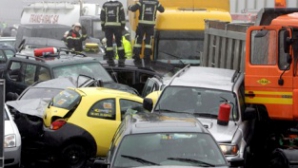 На скоростном шоссе в Китае столкнулись сто автомобилей