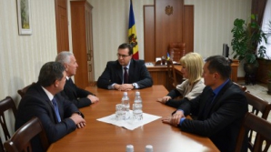 Мариан Лупу подарил председателю НСГ колокольчик