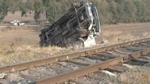 Пассажирский микроавтобус столкнулся с товарным поездом вблизи Мерен