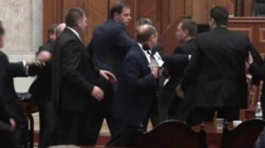 Как молдавские депутаты применяют принципы толерантности (ВИДЕО)