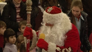 Дети ждут на Новый год игрушки в виде героев мультфильмов и мобильные телефоны