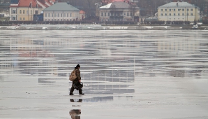 Гидрологическое предупреждение: лед на водоемах тонкий, ходить по нему опасно