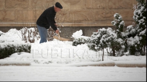Местные администрации не располагают спецтехникой для уборки снега 