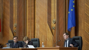 Политическая ретроспектива: визит Жана-Клода Миньона, ссоры в парламенте и мунсовете