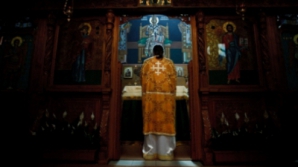 Житель Яловен грозил священнику публикацией провокационных фотографий