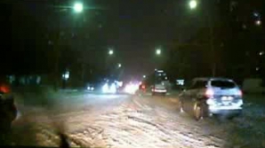 Неудачный поворот налево машины в столице (ВИДЕО)