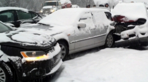 На трассе в Канаде столкнулось более 60-ти автомобилей 