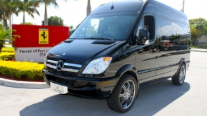 Американцы превратили Mercedes-Benz Sprinter в двухкомнатные апартаменты (ФОТО)