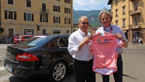  Пол Смит разработал новый дизайн для маек велогонки "Джиро д’Италия"