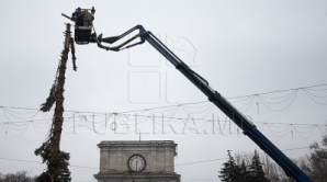 Демонтаж главной елки страны (ФОТО)