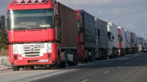 Более 50 грузовиков с субботы заблокированы на таможенном пункте Албица