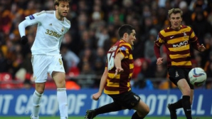 "Суонси" обыграл в финале Кубка английской лиги "Брэдфорд" 