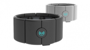 В США создали браслет для управления техникой при помощи жестов