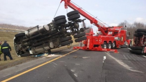 В США перевернулась фура с вином