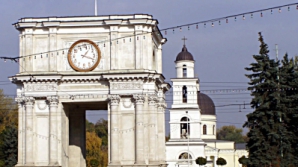 Киртоакэ недоволен тем, что часы на Триумфальной арке не звонят