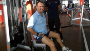 «Додон развлекается в спортзале во время заседания парламента». Лидер ПСРМ: Это лучше, чем выпивать