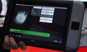 Fujitsu показала планшет со встроенным сканером отпечатков ладоней