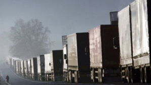 Более 80 крупнотоннажных грузовиков стоят в очереди на пункте Скулень