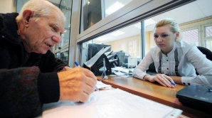 Пенсионеры с 1 апреля будут получать больше