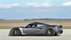 Hennessey Venom GT стал быстрейшим дорожным автомобилем (ВИДЕО)
