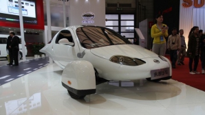 Китайцы представили в Шанхае необычный электромобиль