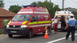 Микроавтобус с молдавскими номерами свалился в кювет в Румынии