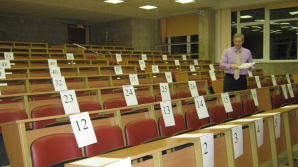 Ученики столичных лицеев протестовали против установки видеокамер на экзаменах