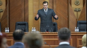 Не все парламентарии почтили минутой молчания память погибших 7 апреля 2009