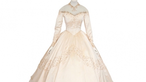 Подвенечный наряд Элизабет Тейлор стал главным лотом аукциона "Сhristies" 