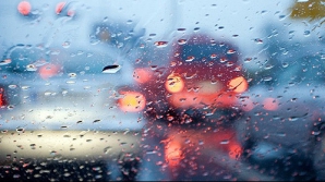 Изобретены фары, улучшающие видимость во время дождя