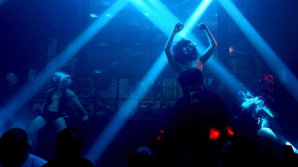 В японских ночных клубах танцы после полуночи объявили вне закона 