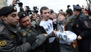 Российская полиция задержала во время митинга на Болотной нескольких человек