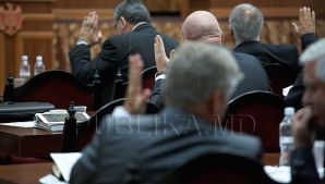 Юридическая комиссия отложила изучение требования президента