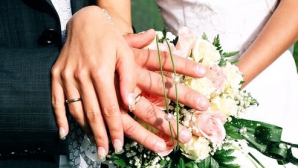Сезон свадеб открыт: множество пар подали заявления,  а некоторые уже оформили брак